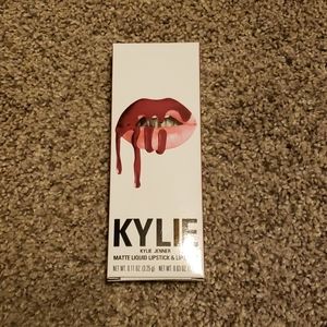 Kylie Jenner Lip Kit Hollyberry